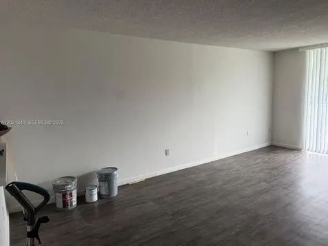 492 NW 165th St Road Miami FL 33169