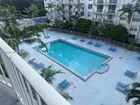 482 NW 165th St Road Miami FL 33169