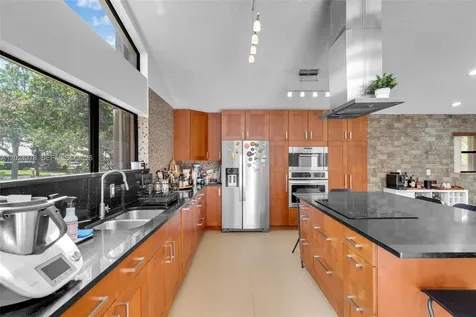 1051 Deerpath Court Weston FL 33326