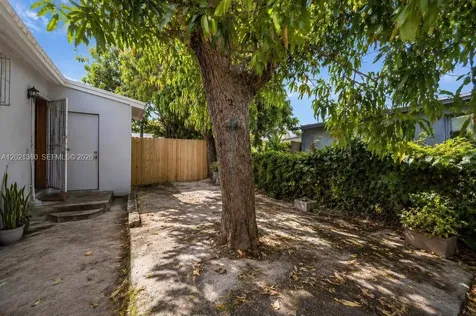 4099 NW 18 Avenue Miami FL 33142