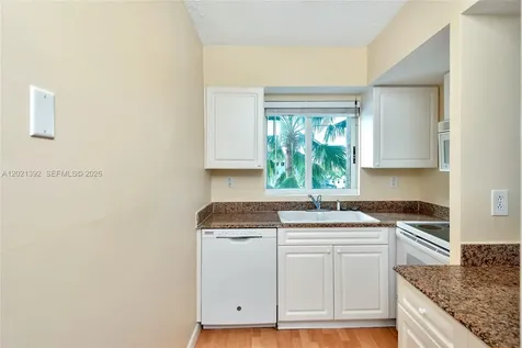5900 Collins Avenue Miami Beach FL 33140