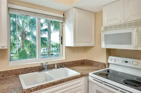 5900 Collins Avenue Miami Beach FL 33140