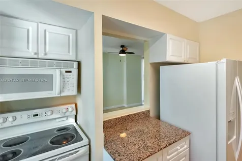 5900 Collins Avenue Miami Beach FL 33140