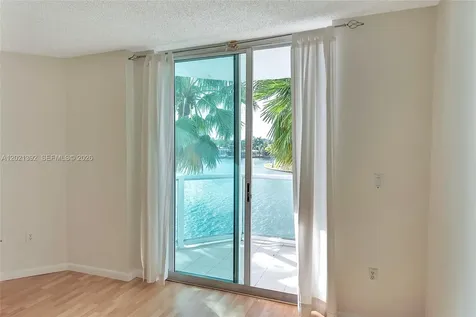 5900 Collins Avenue Miami Beach FL 33140