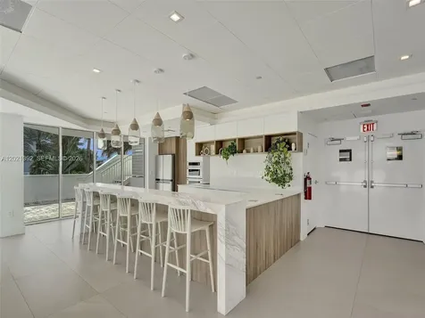 5900 Collins Avenue Miami Beach FL 33140
