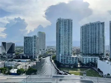 31 SE 5th Street Miami FL 33131