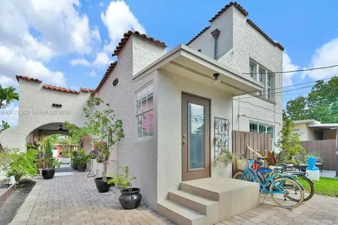 4722 SW 5th Street Miami FL 33134
