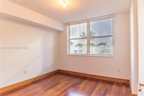 31 SE 5th Street Miami FL 33131