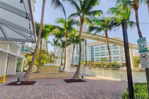 31 SE 5th Street Miami FL 33131