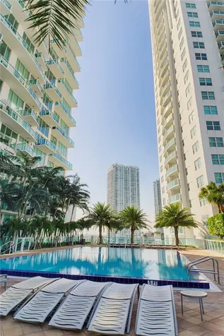 31 SE 5th Street Miami FL 33131