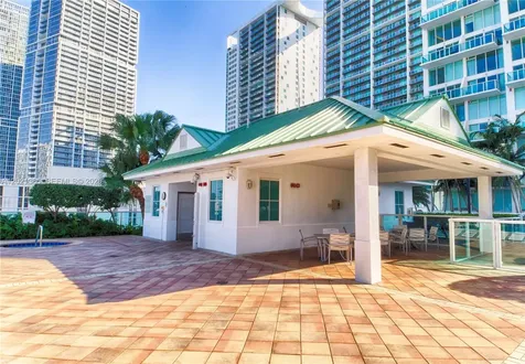 31 SE 5th Street Miami FL 33131