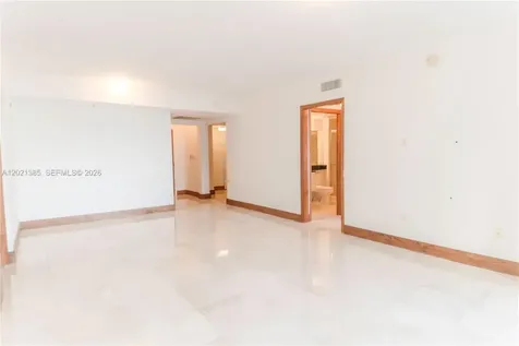 31 SE 5th Street Miami FL 33131