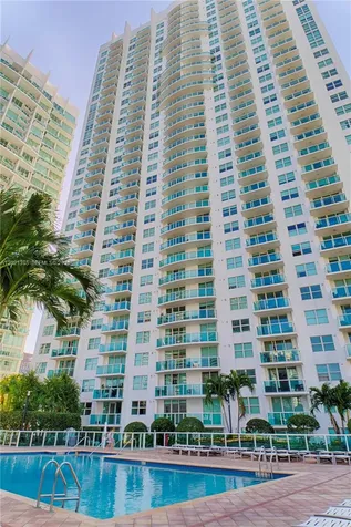 31 SE 5th Street Miami FL 33131