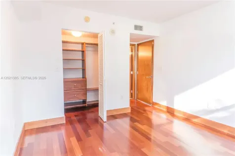 31 SE 5th Street Miami FL 33131
