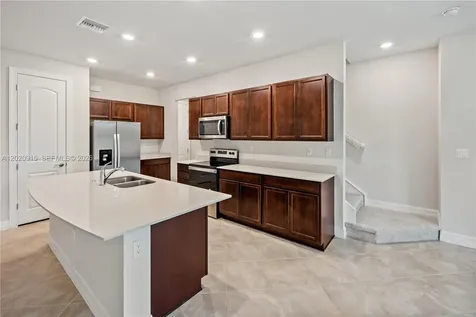 4488 E Appleton Circle E Oakland Park FL 33309