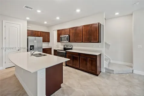 4488 E Appleton Circle E Oakland Park FL 33309