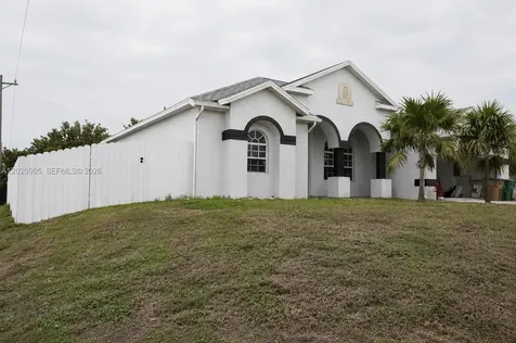 1602 SW 14th Street Cape Coral FL 33991