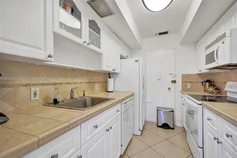 4925 Collins Avenue Miami Beach FL 33140