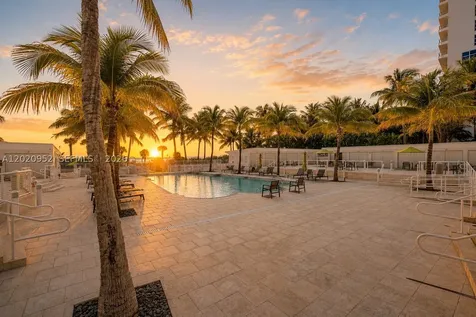 4925 Collins Avenue Miami Beach FL 33140