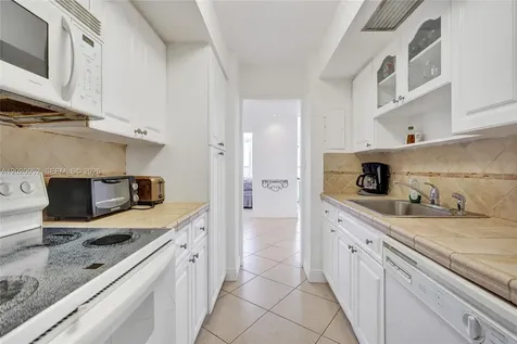 4925 Collins Avenue Miami Beach FL 33140