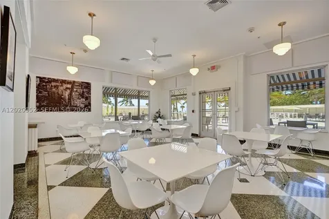 4925 Collins Avenue Miami Beach FL 33140