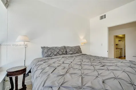 4925 Collins Avenue Miami Beach FL 33140