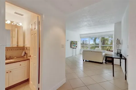4925 Collins Avenue Miami Beach FL 33140