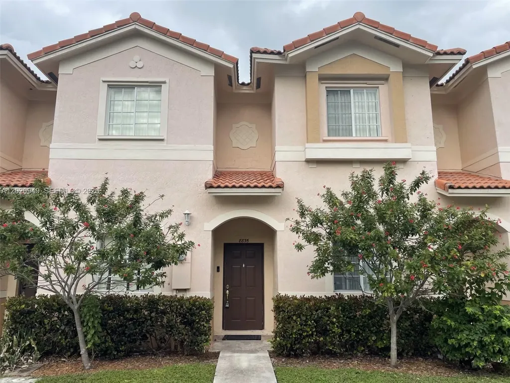 8835 S Isles Circle Tamarac FL 33321