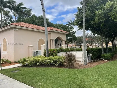 8835 S Isles Circle Tamarac FL 33321