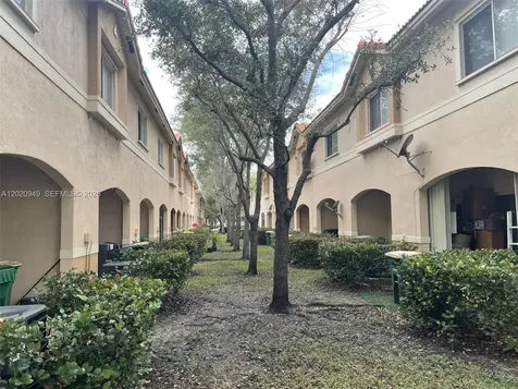 8835 S Isles Circle Tamarac FL 33321