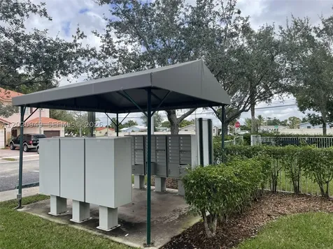 8835 S Isles Circle Tamarac FL 33321