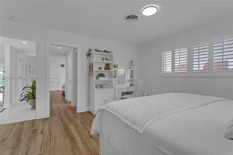 95 Shore Drive W Miami FL 33133