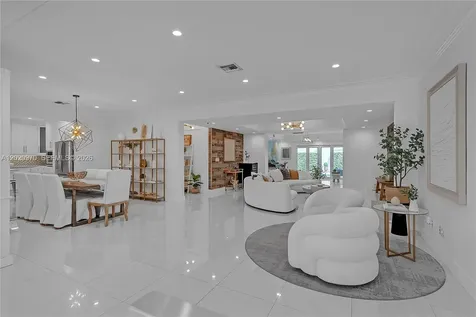 95 Shore Drive W Miami FL 33133