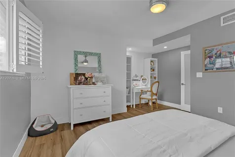 95 Shore Drive W Miami FL 33133
