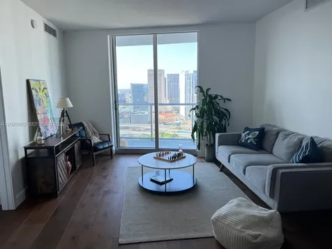185 SW 7th Street Miami FL 33130