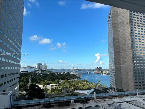 325 S Biscayne Bl Miami FL 33131