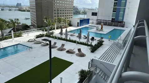 325 S Biscayne Bl Miami FL 33131
