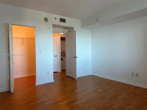325 S Biscayne Bl Miami FL 33131