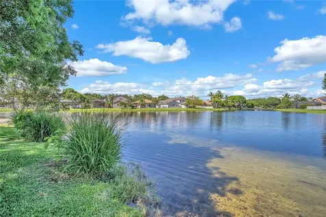 16601 Sapphire Manor Weston FL 33331