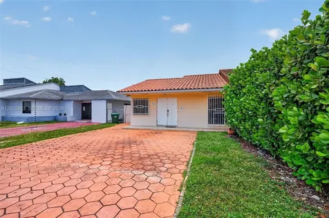 9113 SW 9th Terrace Miami FL 33174