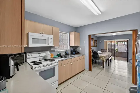 9113 SW 9th Terrace Miami FL 33174