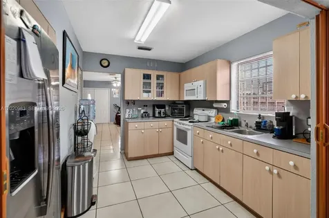 9113 SW 9th Terrace Miami FL 33174