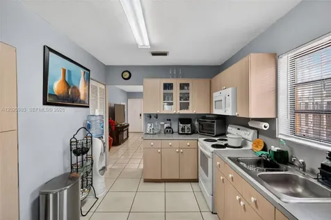 9113 SW 9th Terrace Miami FL 33174