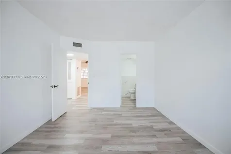 2041 NW 81st Avenue Pembroke Pines FL 33024
