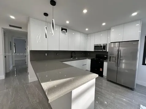 931 NW 1st Street Miami FL 33128