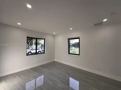 931 NW 1st Street Miami FL 33128