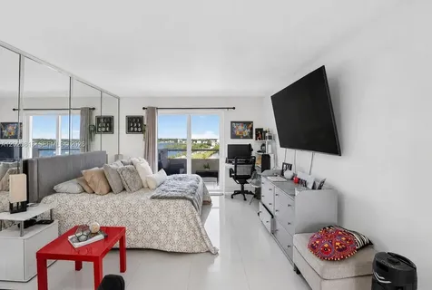 7904 West Drive North Bay Village FL 33141