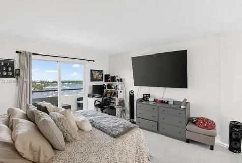 7904 West Drive North Bay Village FL 33141