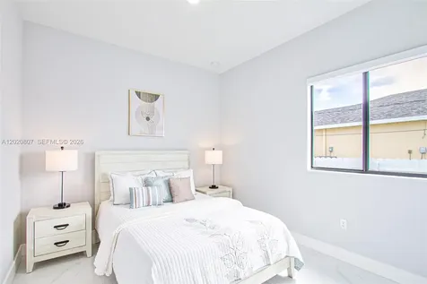 836 NE 6th Place Cape Coral FL 33909