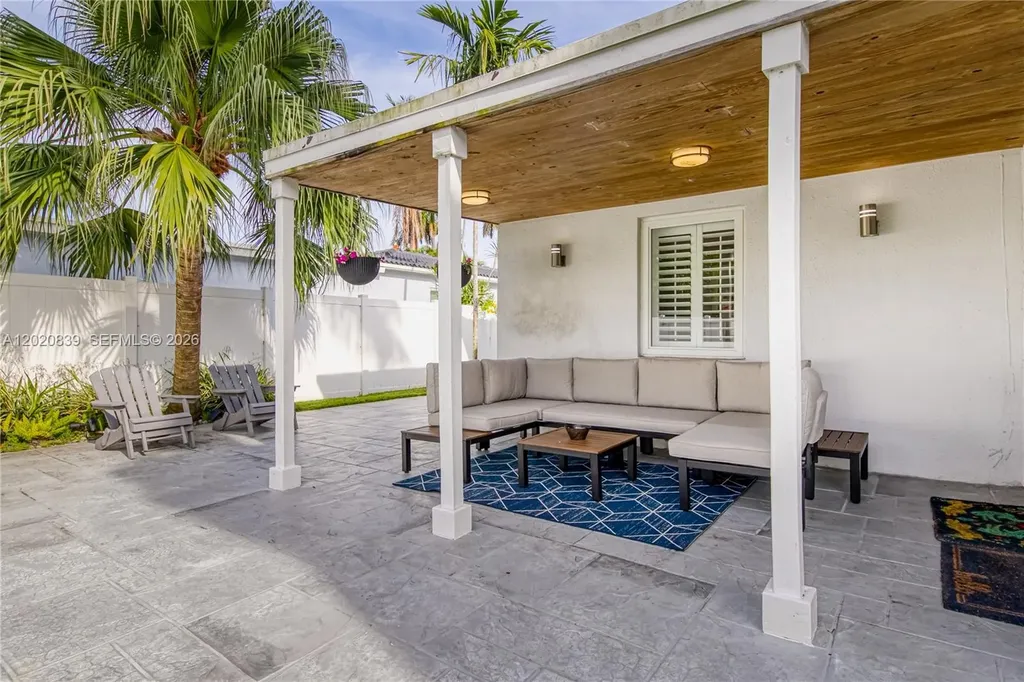 1239 Washington Street Hollywood FL 33019
